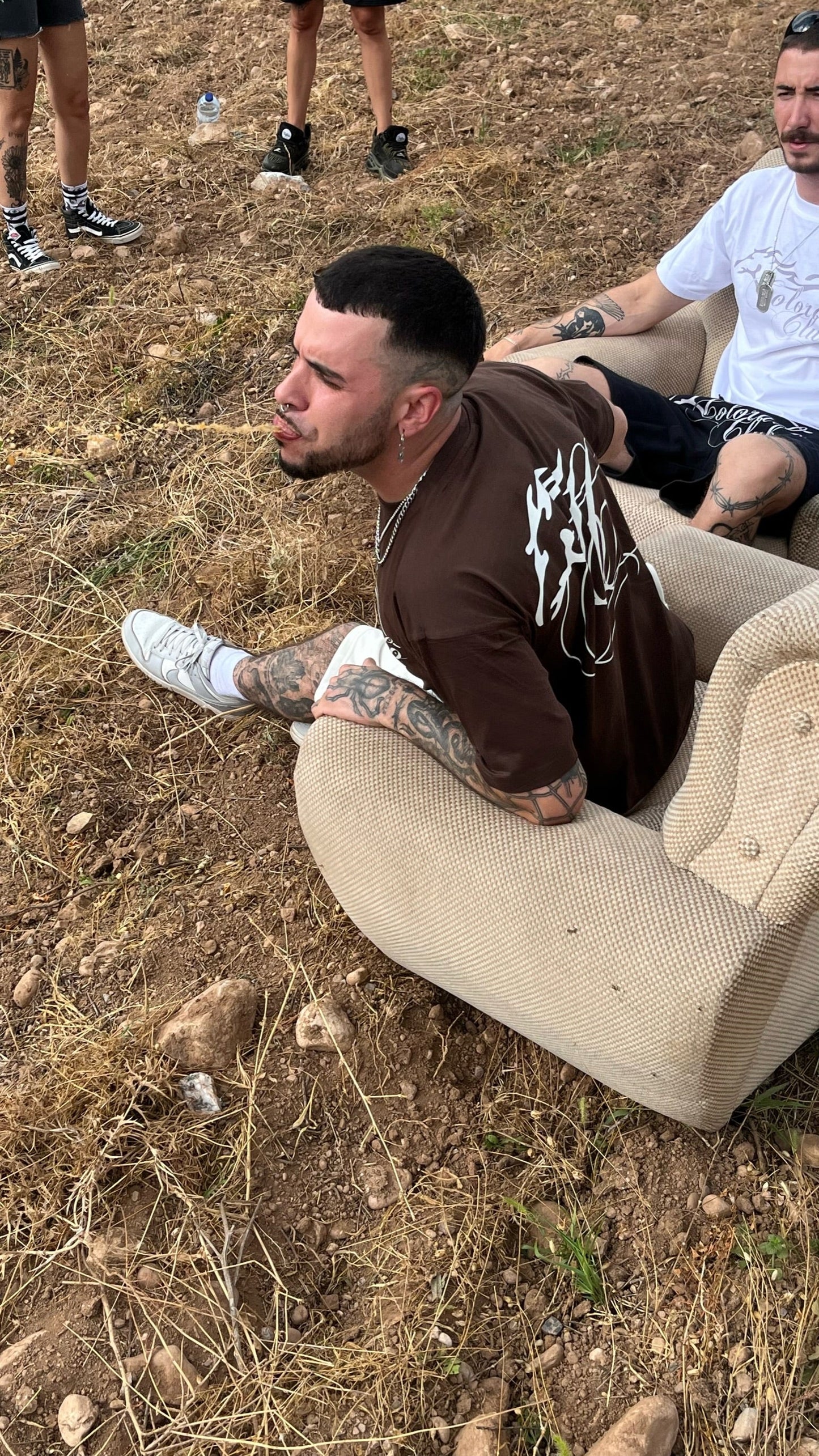 BEIGE HORSE TEE